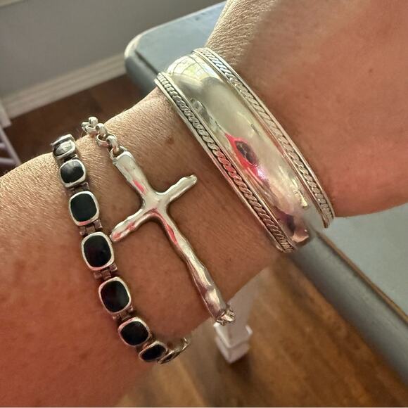 925 Sterling Silver Cuff Bracelet - Picture 3 of 12